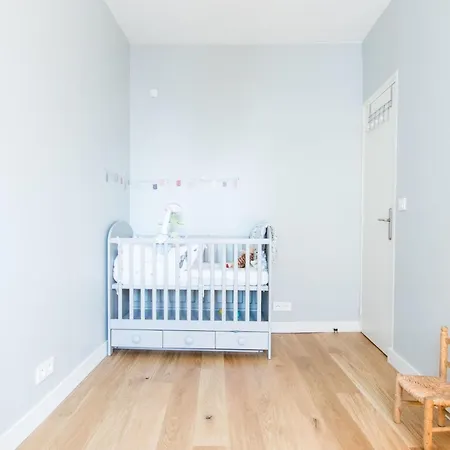 Апартаменты Beautiful Spacious At Bastille Париж